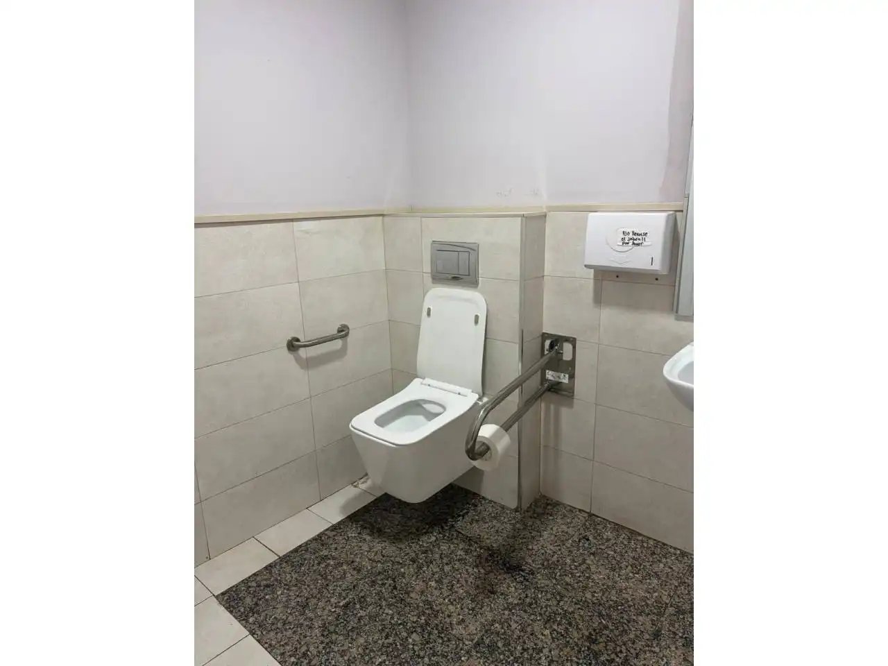 Baño de Local en traspaso en Barcelona