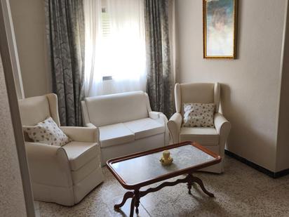 Sala d'estar de Casa o xalet en venda en Utrera amb Traster