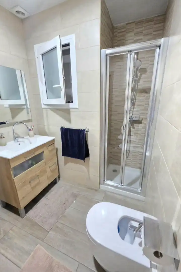 Badezimmer von Erdgeschoss zum Verkauf in Mollet del Vallès mit Klimaanlage, Heizung und Parkett