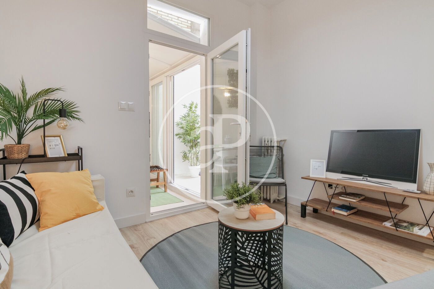 Living room of Flat for sale in  Madrid Capital  with Air Conditioner, Heating and Furnished