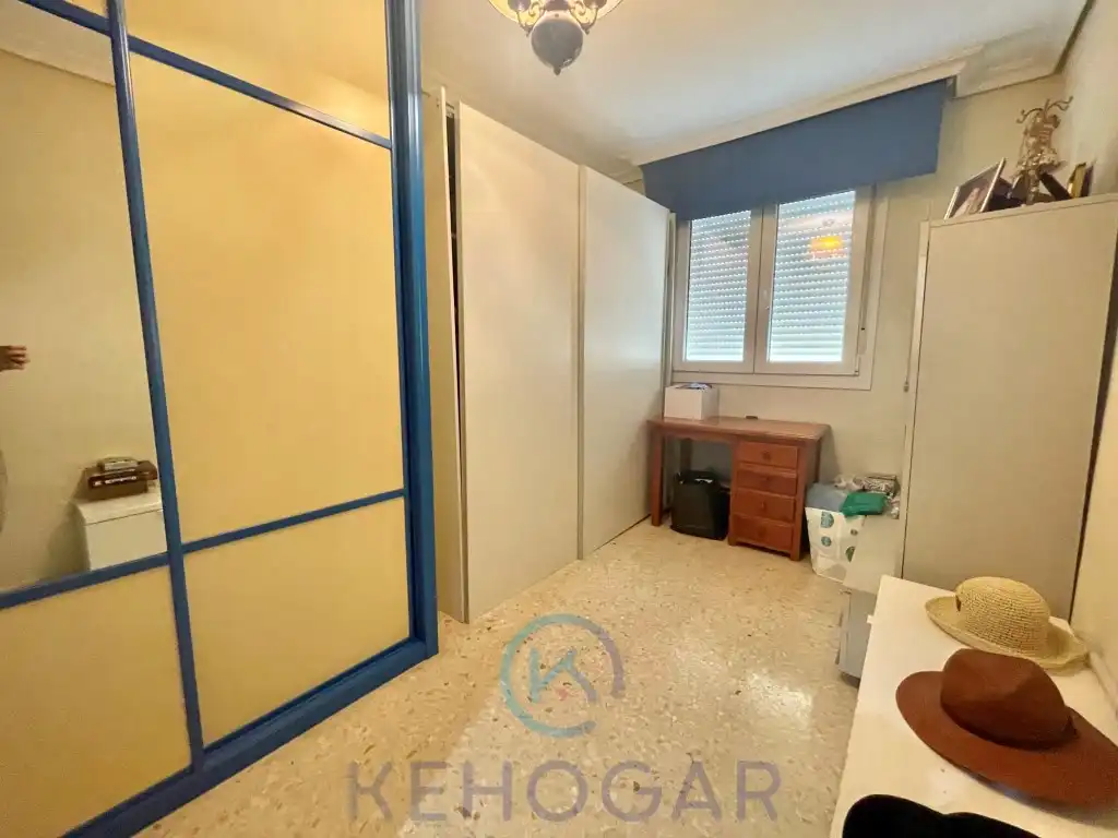 Bedroom of Flat for sale in Dos Hermanas