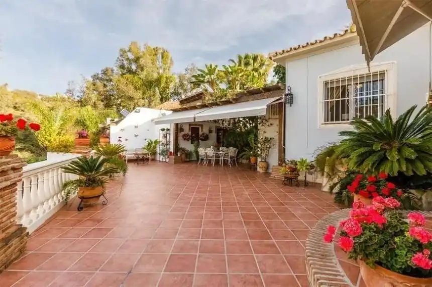 Vista exterior de Casa o chalet de alquiler en Vélez-Málaga con Aire acondicionado, Calefacción y Jardín privado