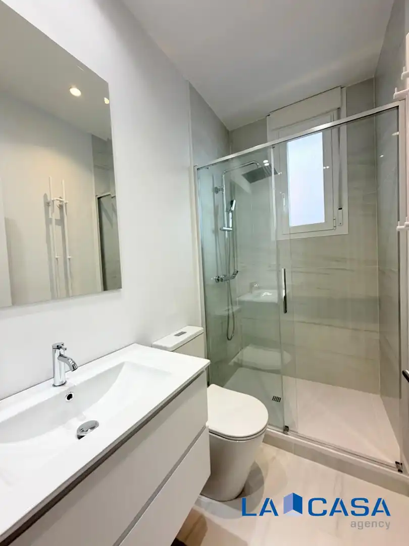 Bathroom of Ground floor for sale in Madrid  with Heating