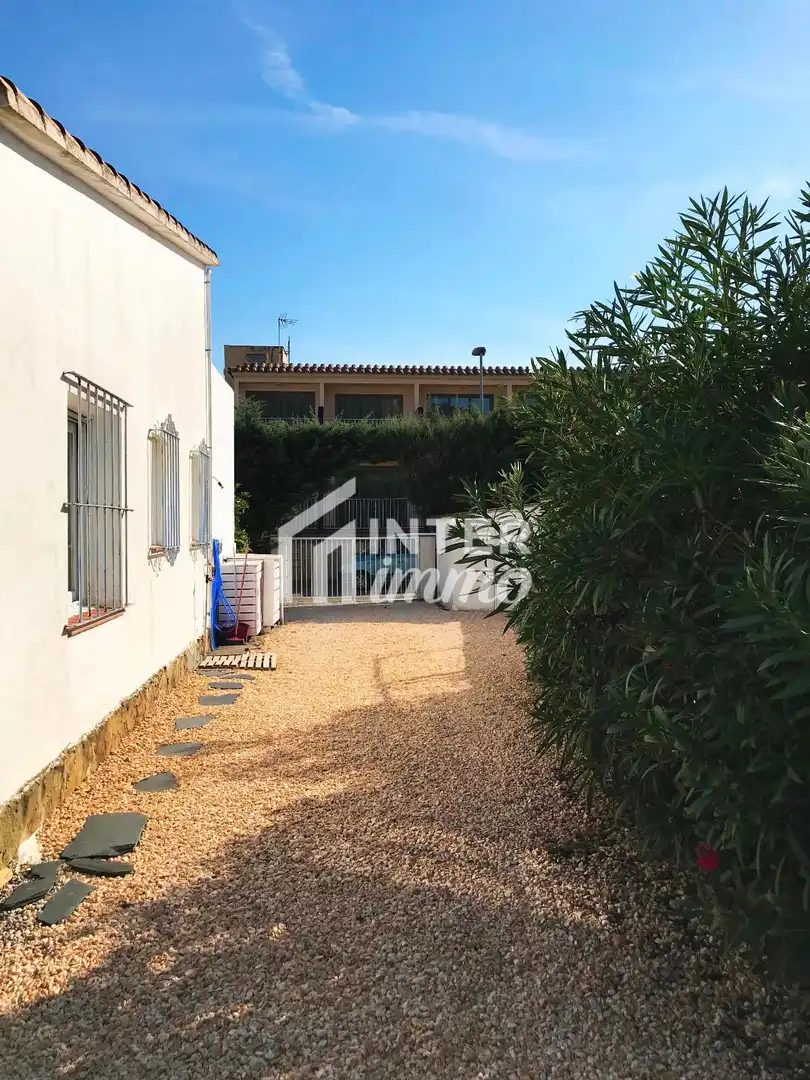 Casa con piscina en venta en Calle Urgell 11, imagen 3