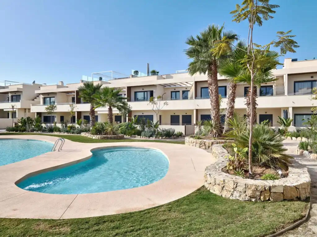 Bungalow con piscina en venta en Calle Nicolas Copernico, imagen 5