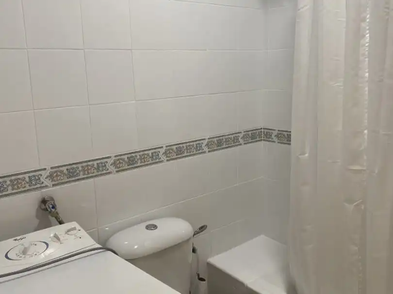 Badezimmer von Wohnung zur Miete in  Sevilla Capital mit Klimaanlage