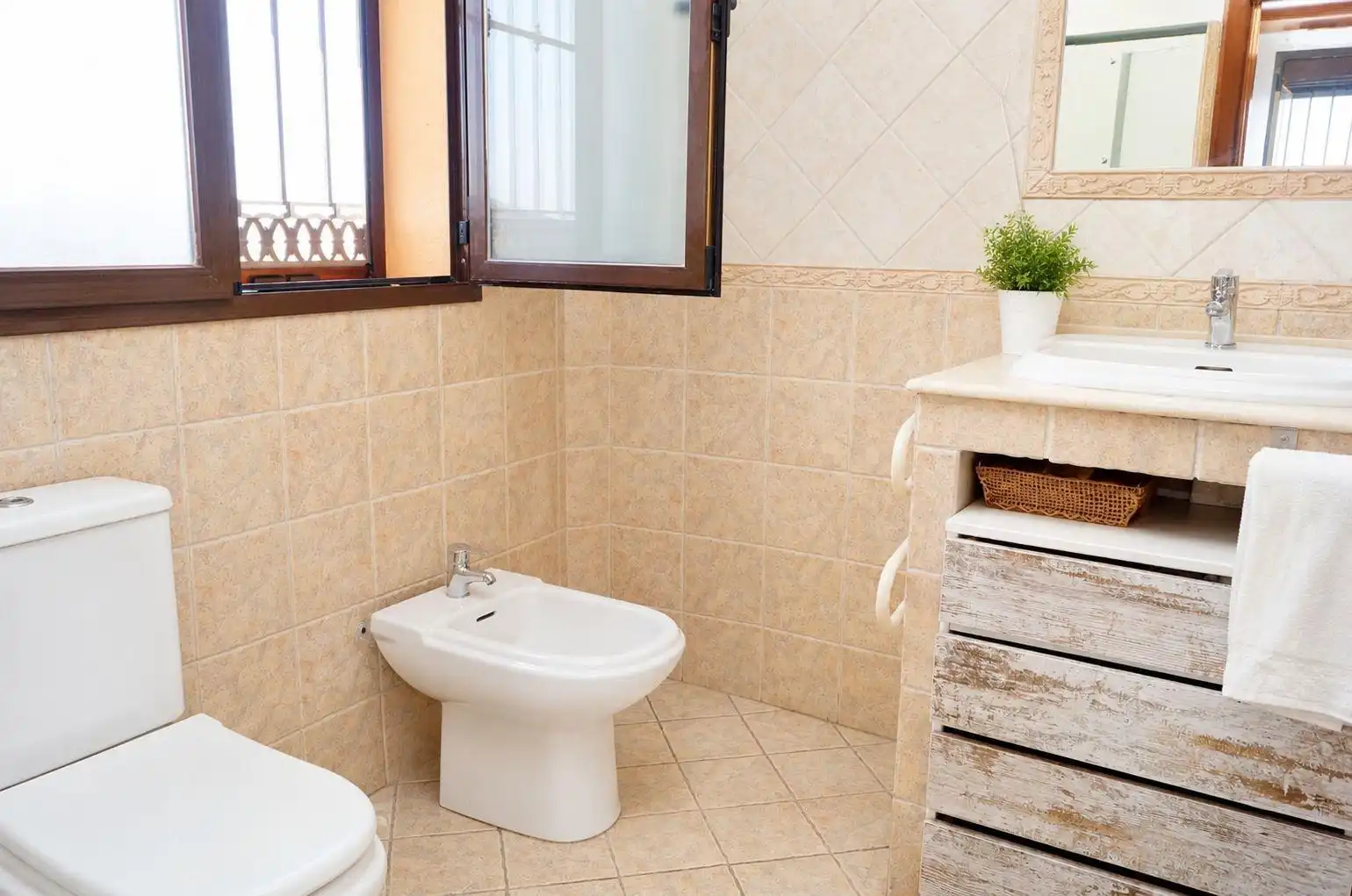 Badezimmer von Haus oder Chalet zum Verkauf in Benalmádena mit Klimaanlage, Heizung und Privatgarten