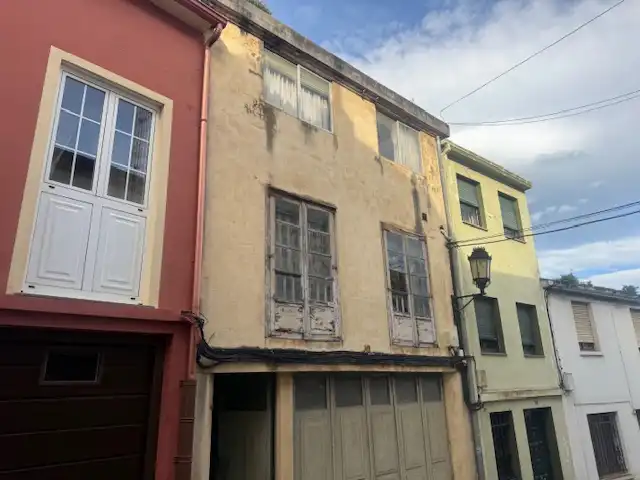 Außenansicht von Einfamilien-Reihenhaus zum Verkauf in Ribadeo