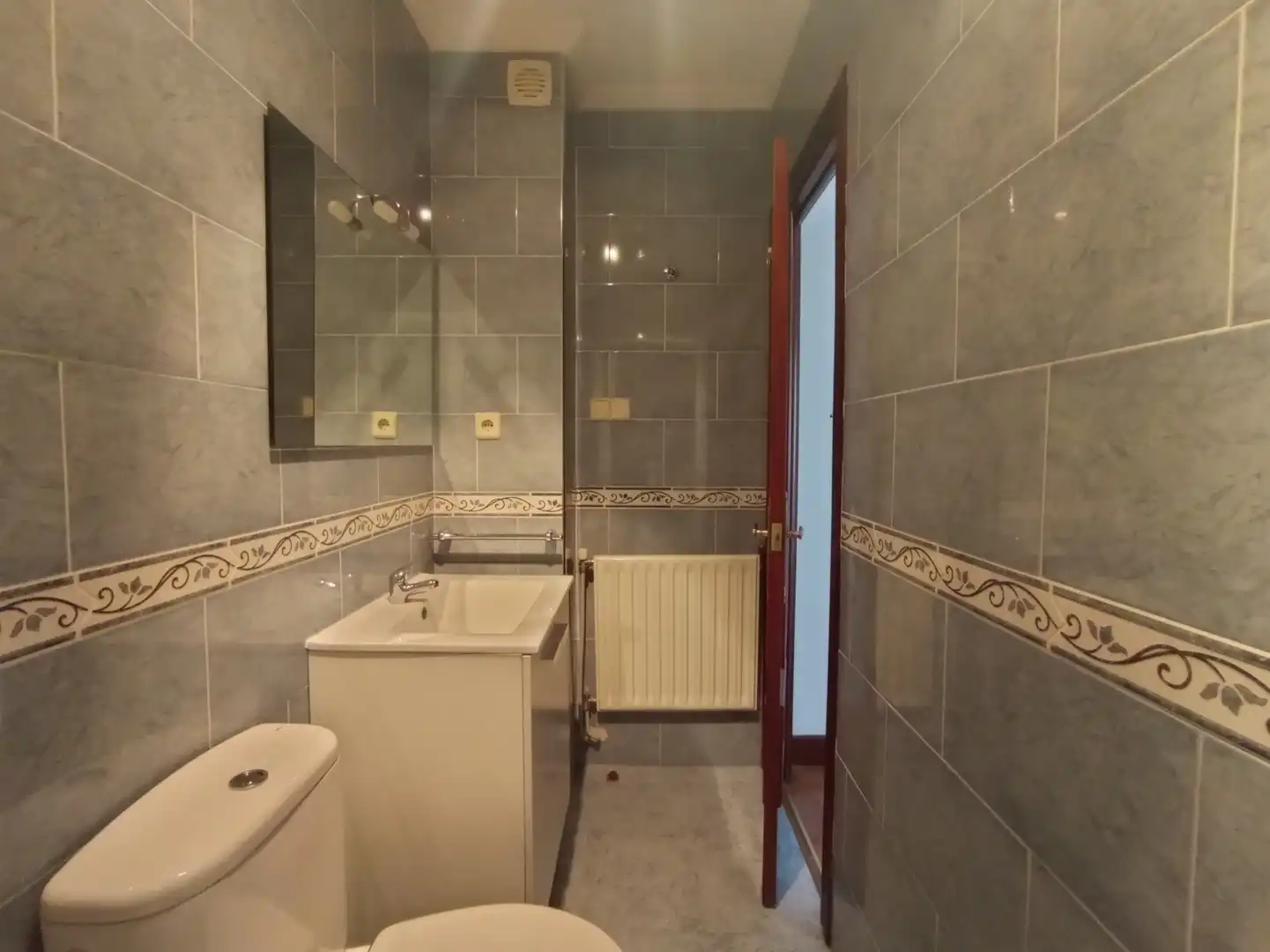 Bathroom of Flat for sale in Etxebarri  with Heating, Terrace and Storage room