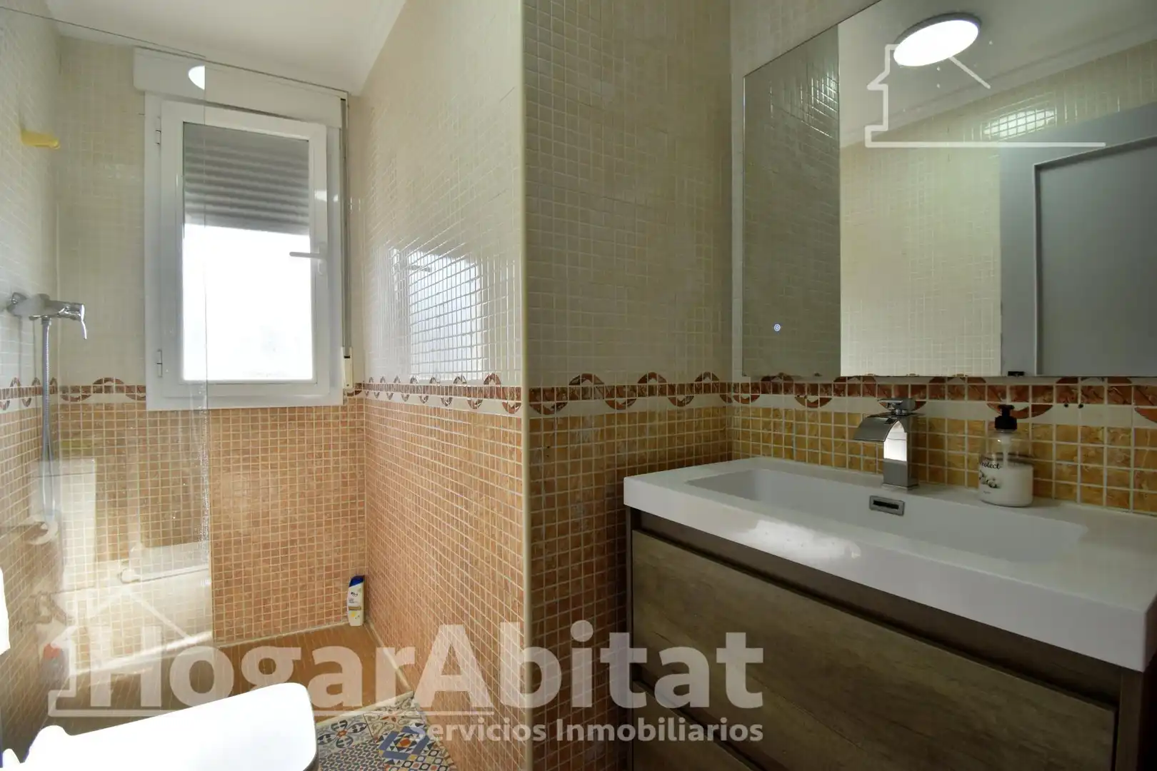 Baño de Casa adosada en venta en Guardamar de la Safor con Terraza, Trastero y Balcón
