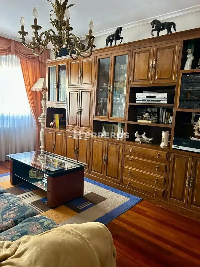 Sala de estar de Casa adosada en venta en Baños de Río Tobía con Aire acondicionado, Calefacción y Parquet