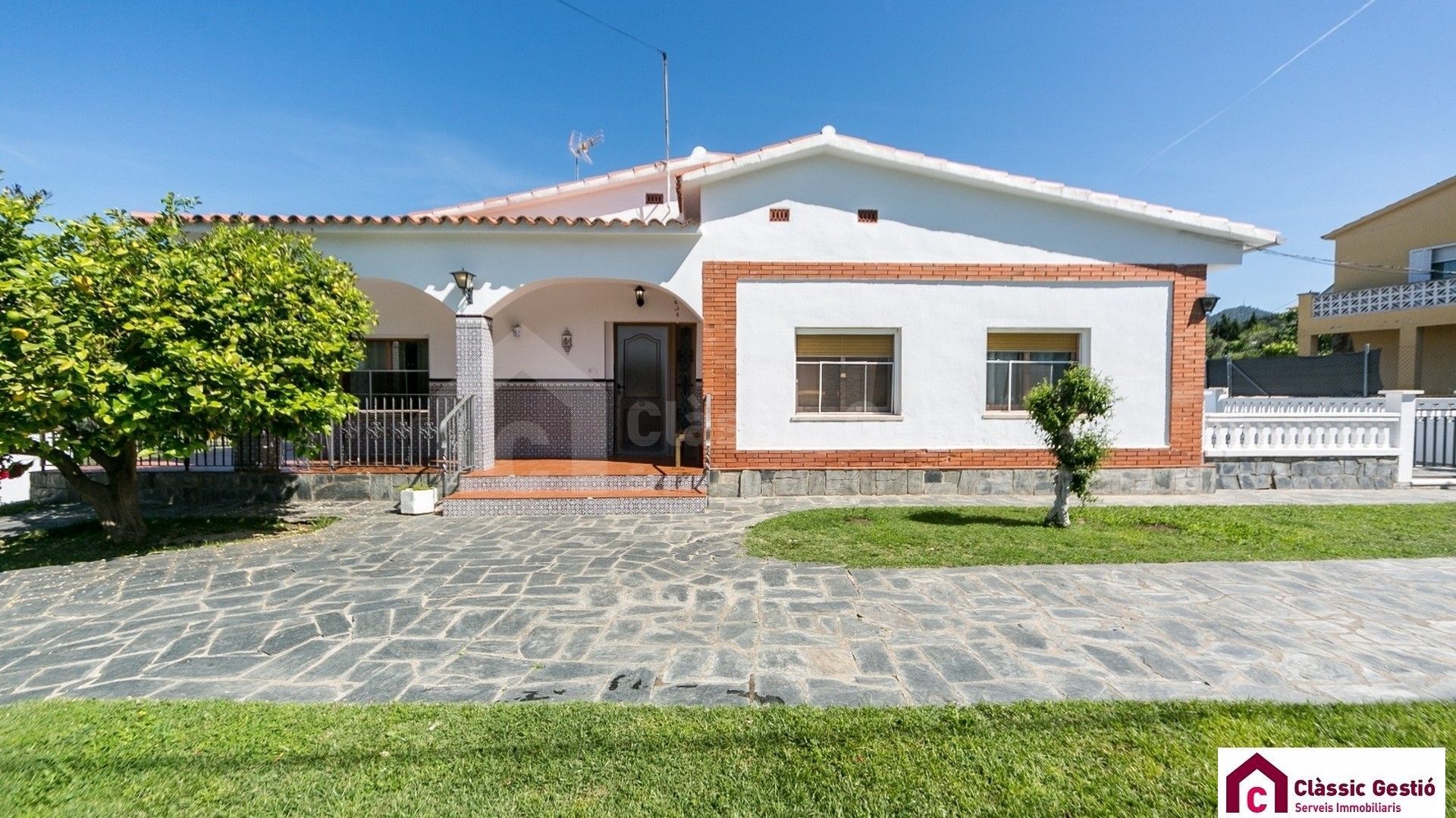 Exterior view of House or chalet for sale in Olesa de Montserrat  with Air Conditioner, Heating and Terrace