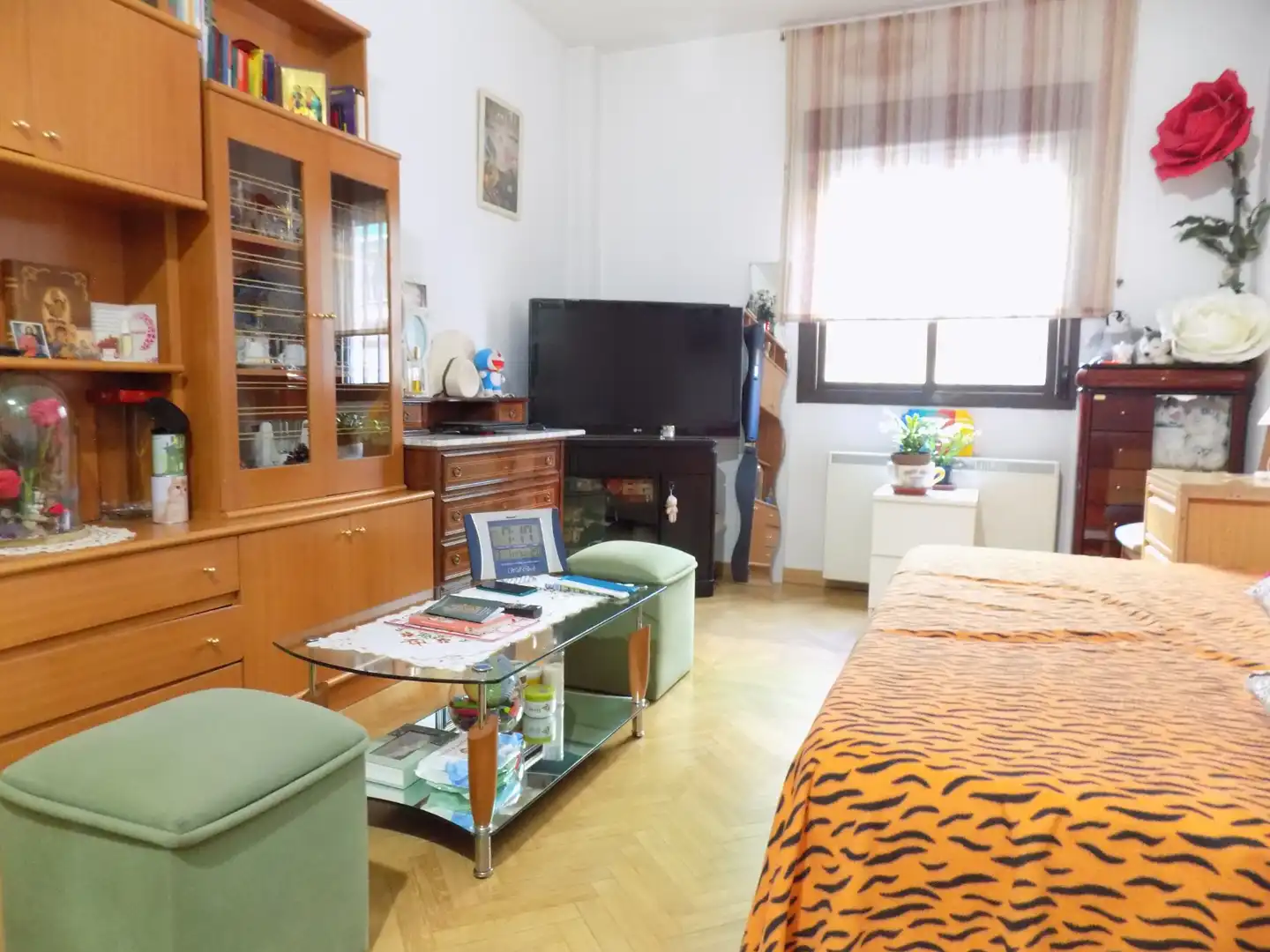 Sala d'estar de Pis en venda en Madrid amb Calefacció, Parquet i Moblat