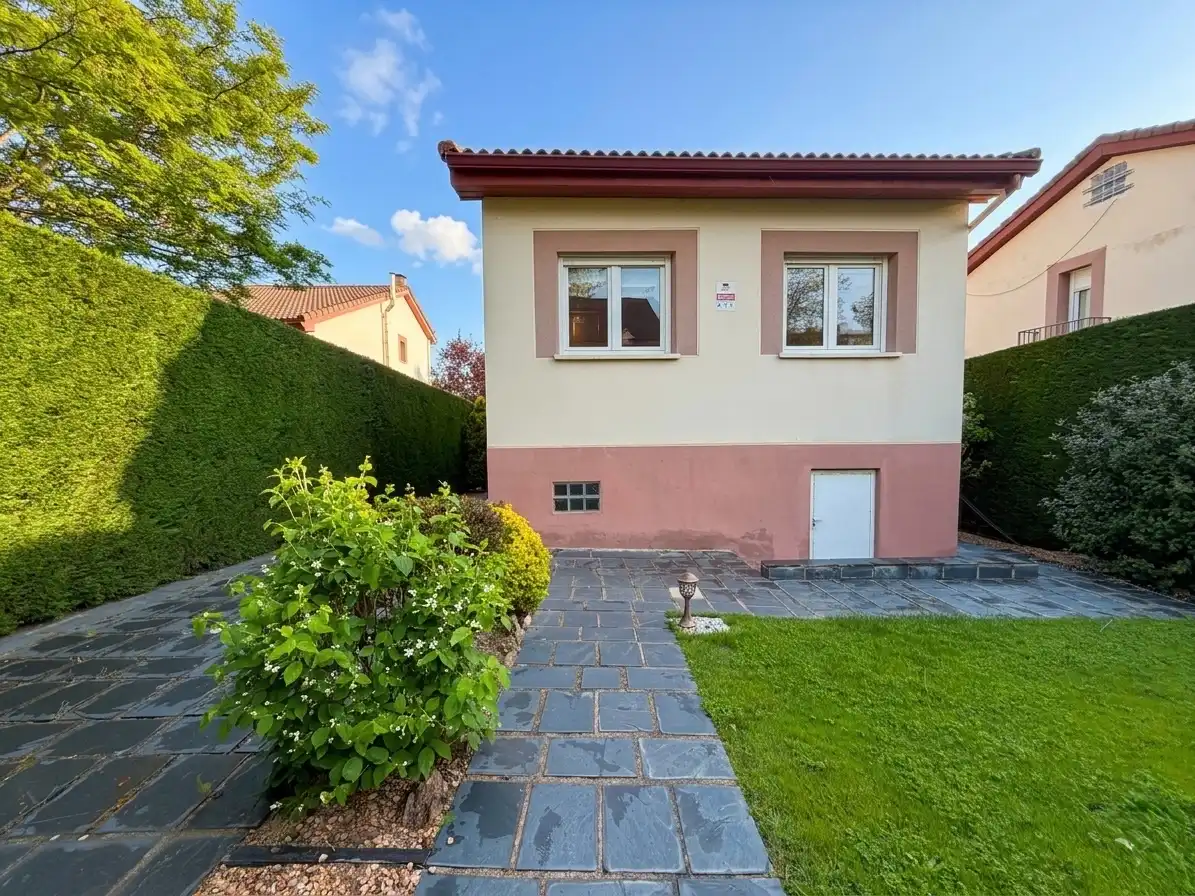Vista exterior de Casa o xalet en venda en El Espinar amb Calefacció, Jardí privat i Terrassa