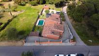 Vista exterior de Casa o xalet en venda en La Roca del Vallès amb Aire condicionat, Terrassa i Piscina
