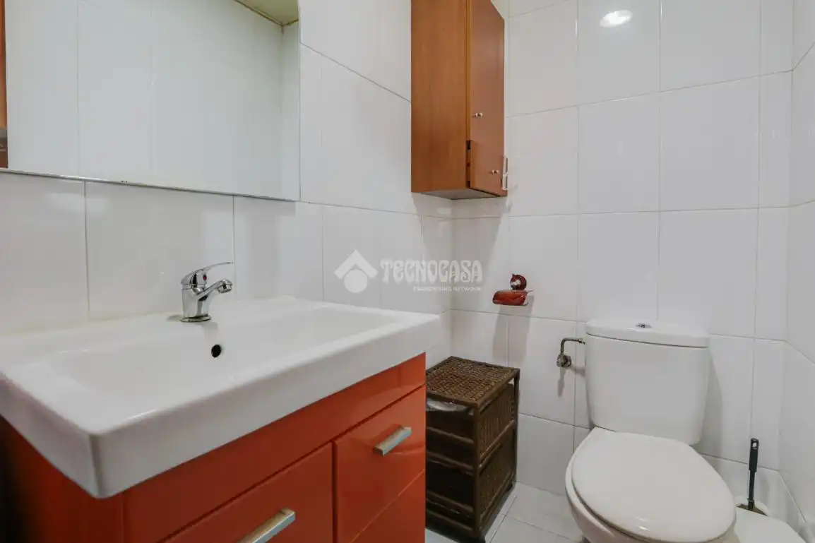 Bany de Àtic en venda en Sant Vicenç Dels Horts amb Aire condicionat, Terrassa i Balcó