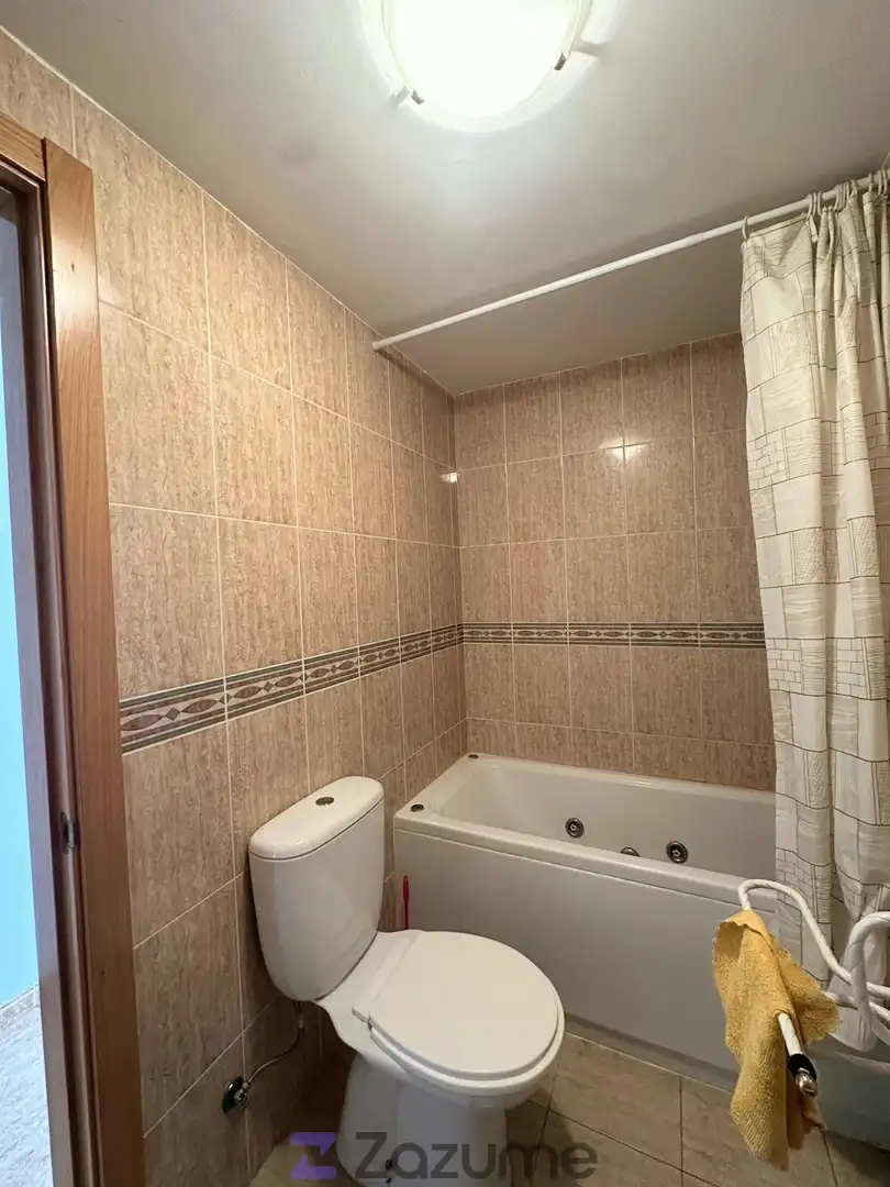 Baño de Piso de alquiler en Arcas del Villar con Calefacción, Trastero y Amueblado