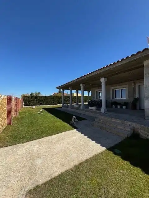 Terrassa de Casa o xalet en venda en Calvarrasa de Arriba amb Calefacció, Jardí privat i Terrassa