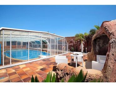 Casa aparellada amb piscina en venda a playa de la cruz 32