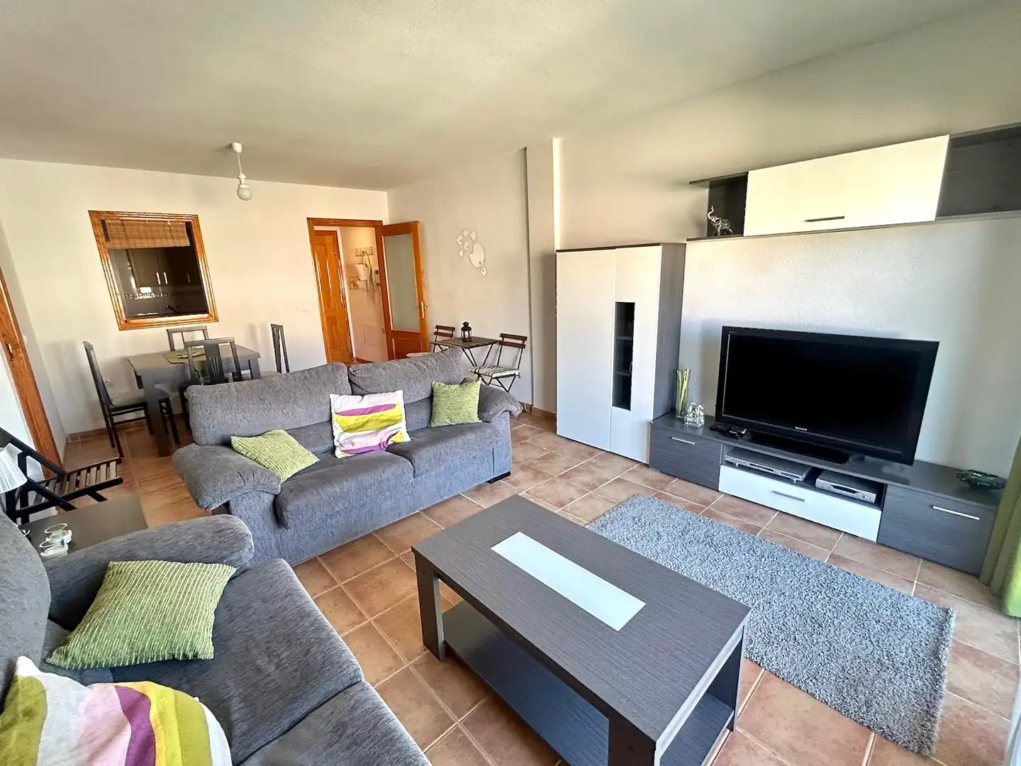 Sala de estar de Piso en venta en Roquetas de Mar con Terraza, Amueblado y Piscina comunitaria
