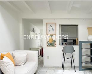 Sala d'estar de Àtic de lloguer en  Madrid Capital amb Aire condicionat, Calefacció i Moblat