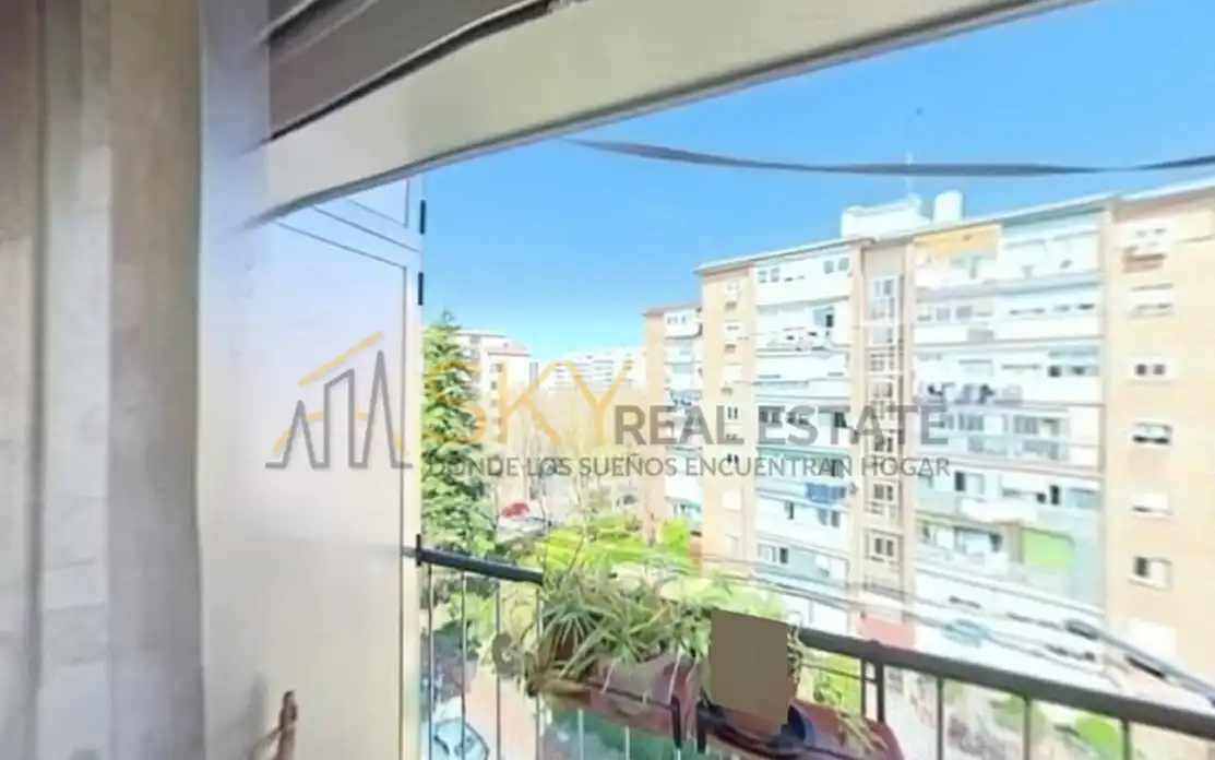 Vista exterior de Piso en venta en Madrid con Amueblado