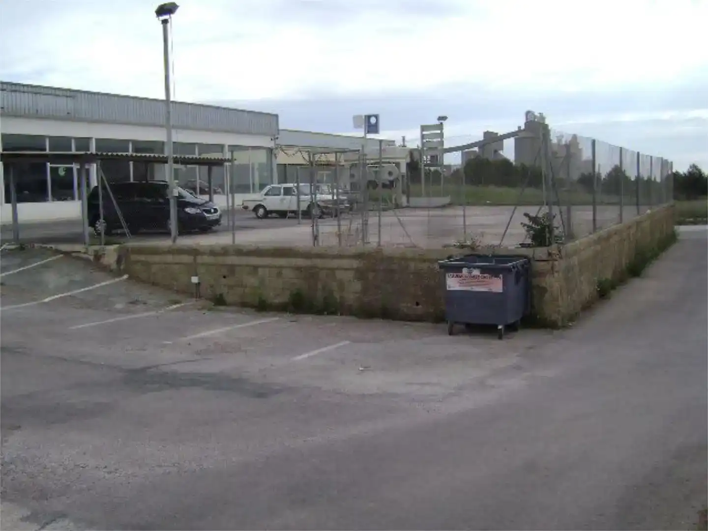 Parkplatz von Fabrikhallen zum Verkauf in Buñol, Valencia