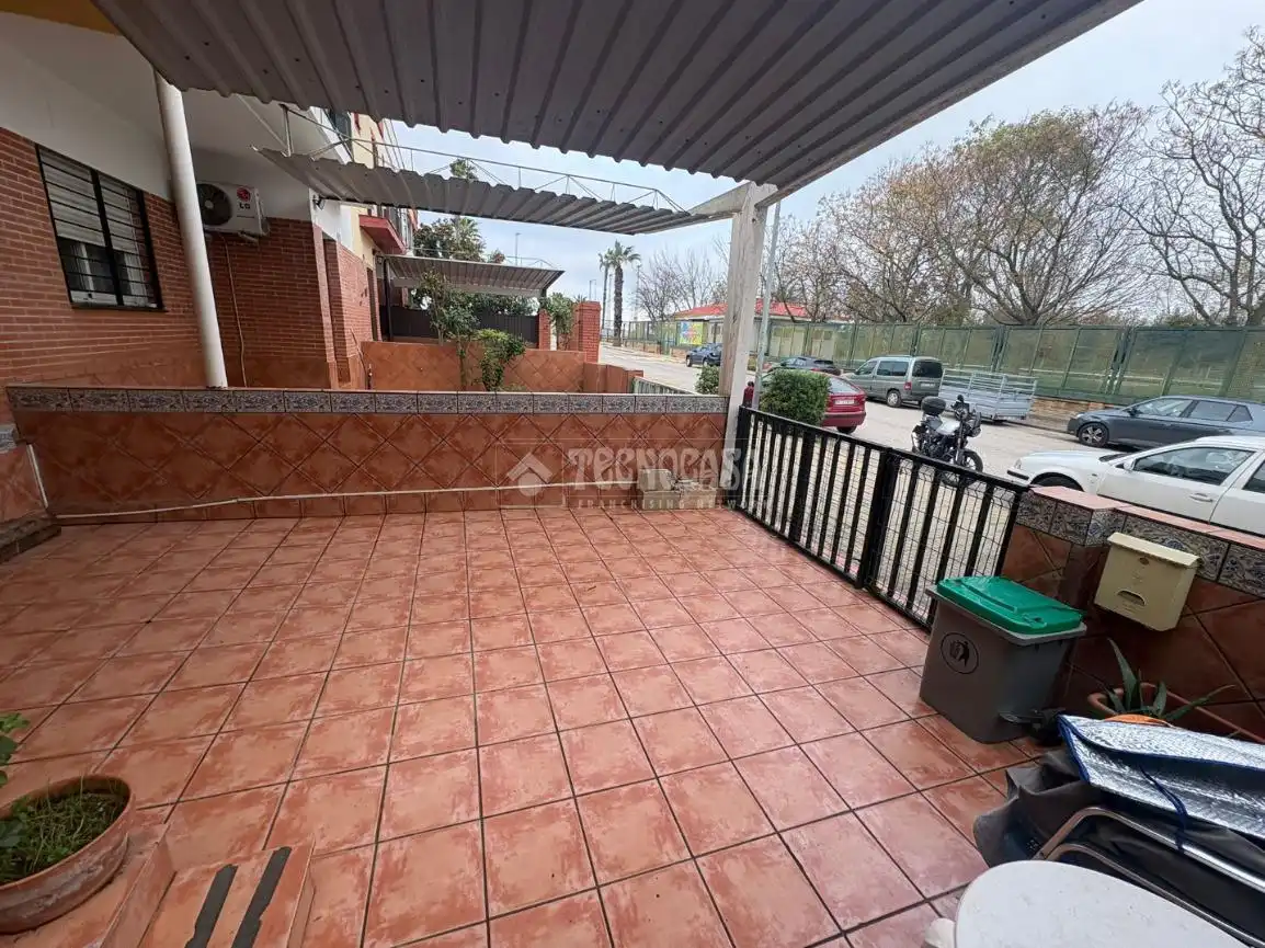 Casa aparellada amb terrassa en venda a Almensilla, imagen 13