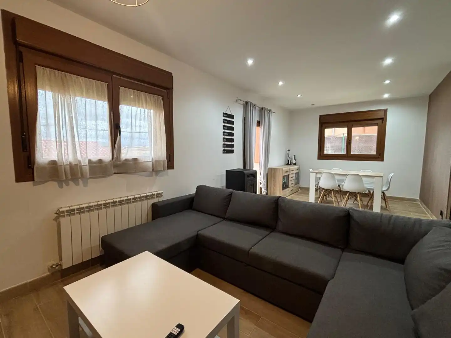 Sala d'estar de Casa o xalet en venda en Hontoria de la Cantera amb Calefacció, Jardí privat i Traster