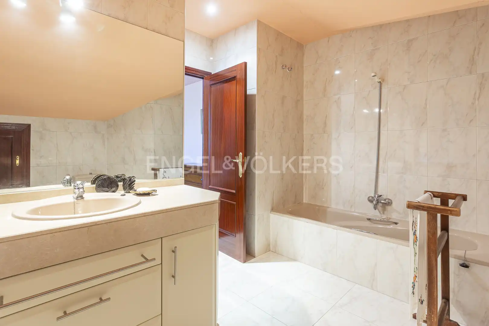 Baño de Casa o chalet de alquiler en Pozuelo de Alarcón con Calefacción, Jardín privado y Parquet