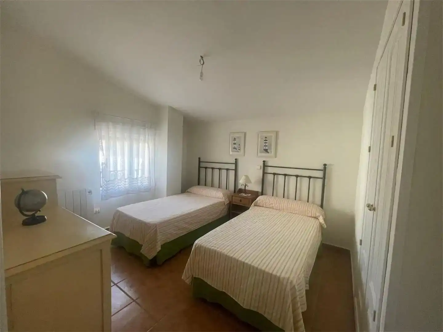 Dormitori de Casa adosada en venda en Alía amb Aire condicionat, Traster i Forn