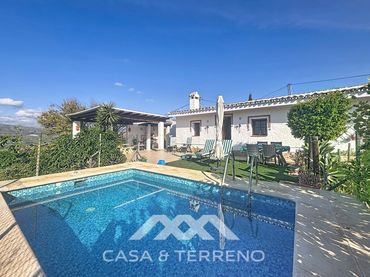 Chalet con piscina en venta en Poblado Triana