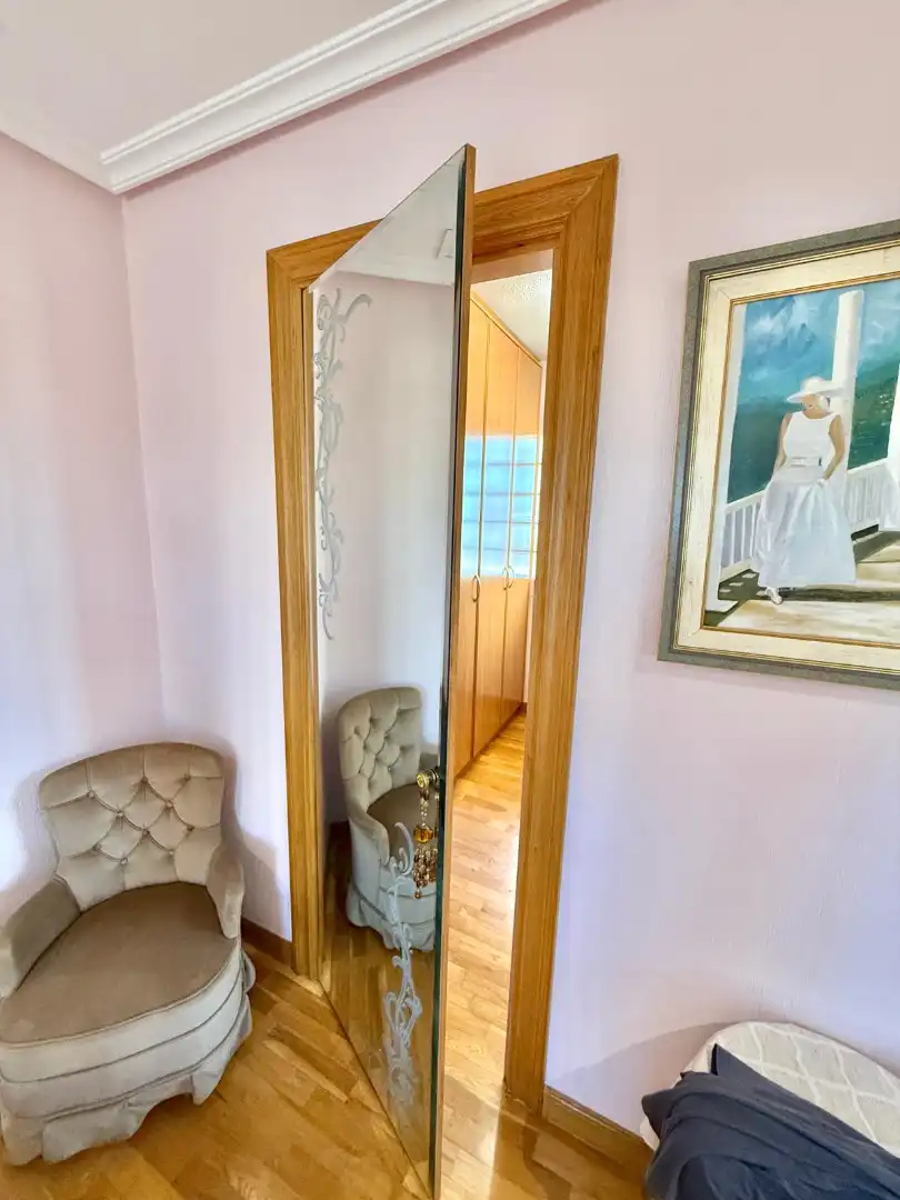 Dormitori de Casa o xalet en venda en Elche / Elx amb Aire condicionat, Calefacció i Jardí privat