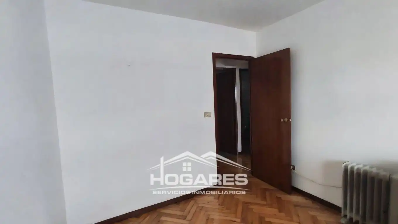 Habitación de Piso en venta en Vigo  con Parquet, Trastero y Balcón
