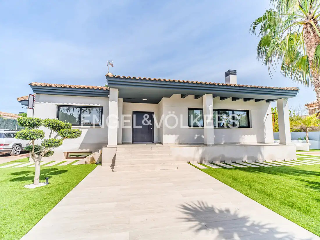 Vista exterior de Casa o chalet en venta en Mutxamel con Aire acondicionado, Calefacción y Jardín privado