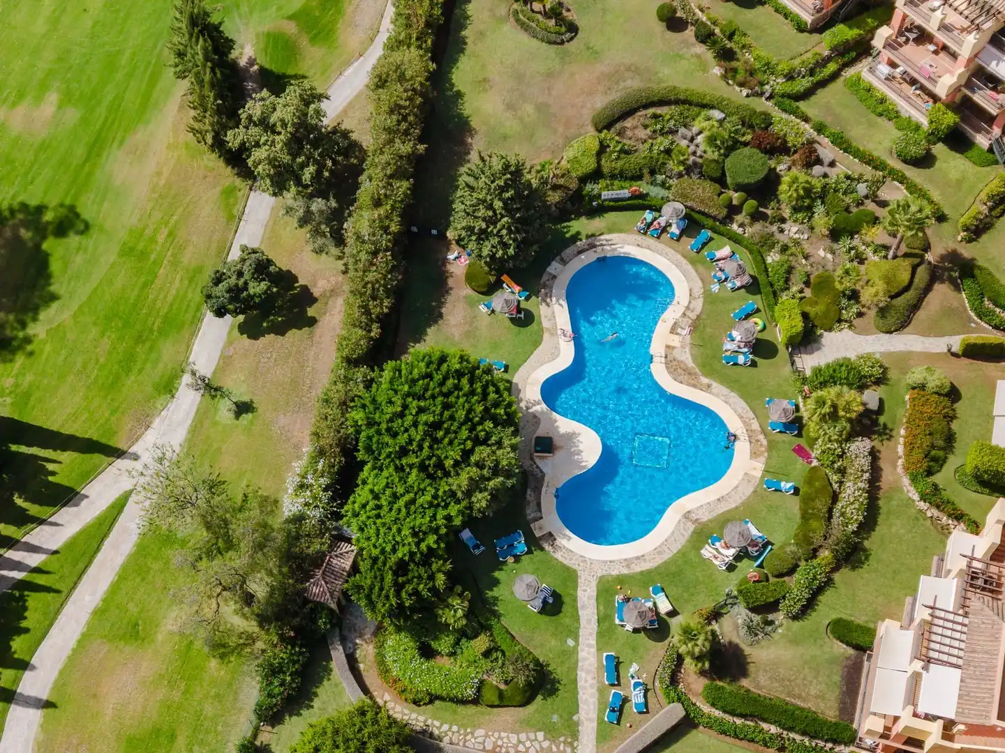 Swimming pool of Flat for sale in Benahavís  with Air Conditioner, Terrace and Alarm