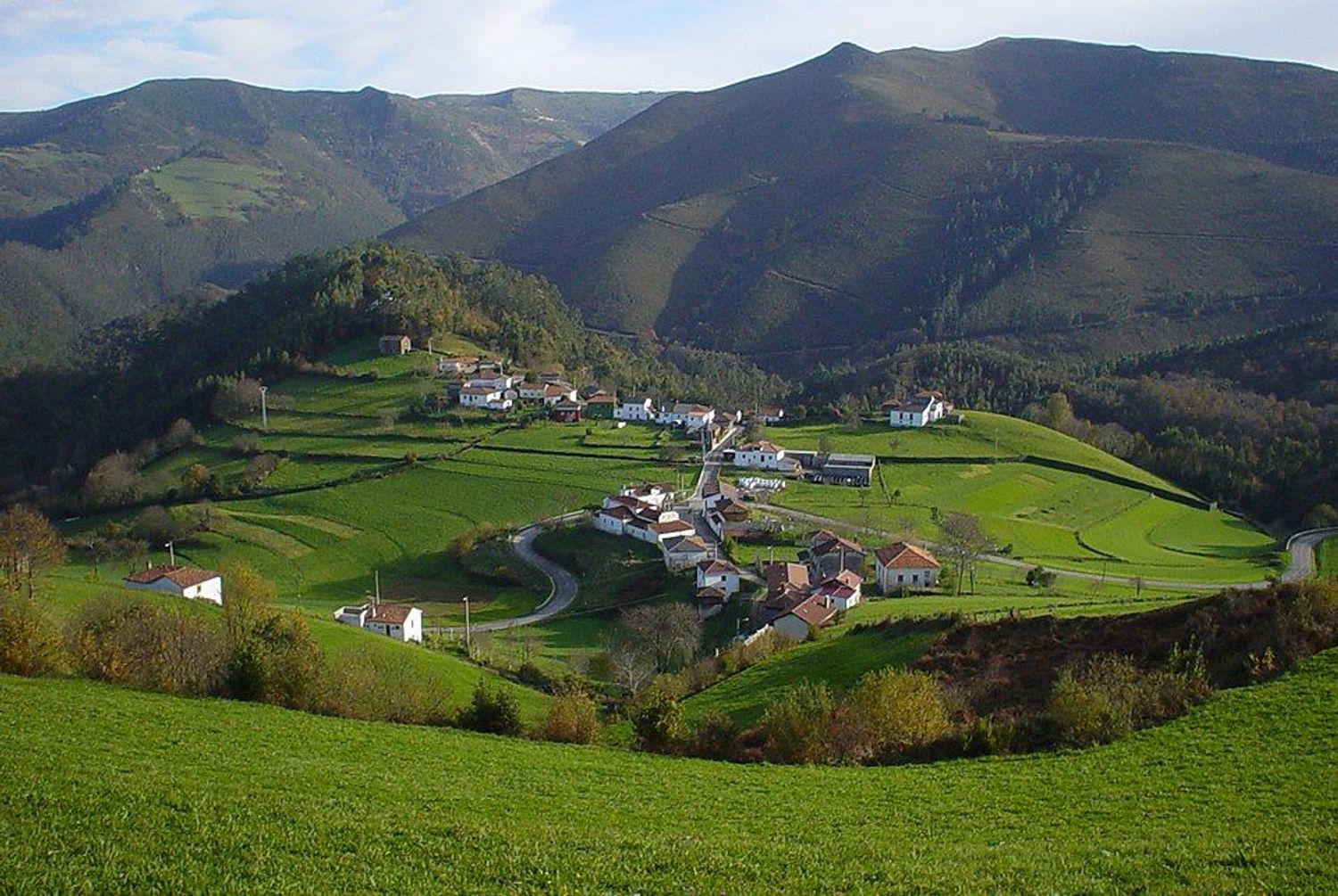Vista exterior de Casa o xalet en venda en Valdés - Luarca amb Calefacció, Terrassa i Piscina