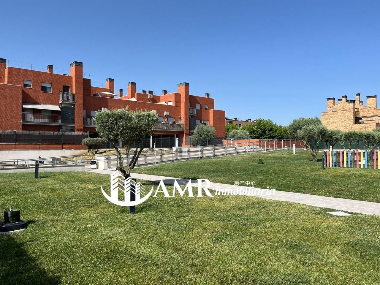 Vista exterior de Pis en venda en Parla amb Aire condicionat, Calefacció i Jardí privat
