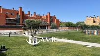 Vista exterior de Pis en venda en Parla amb Aire condicionat, Calefacció i Jardí privat