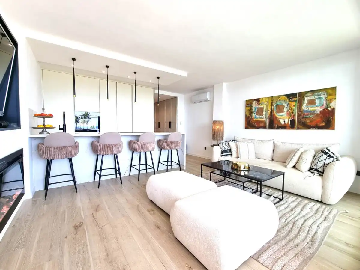 Apartamento con piscina en venta en Las Lagunas, imagen 2
