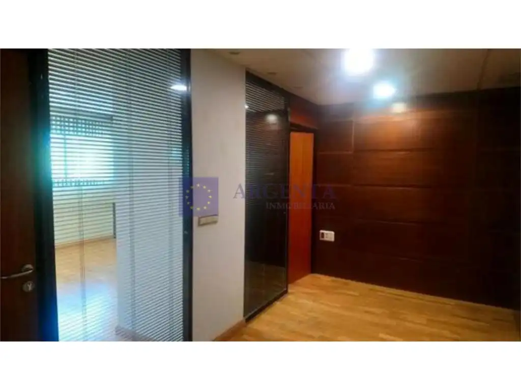 Oficina en venda a Centro