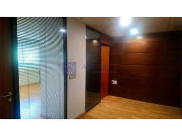 Oficina en venda a Centro
