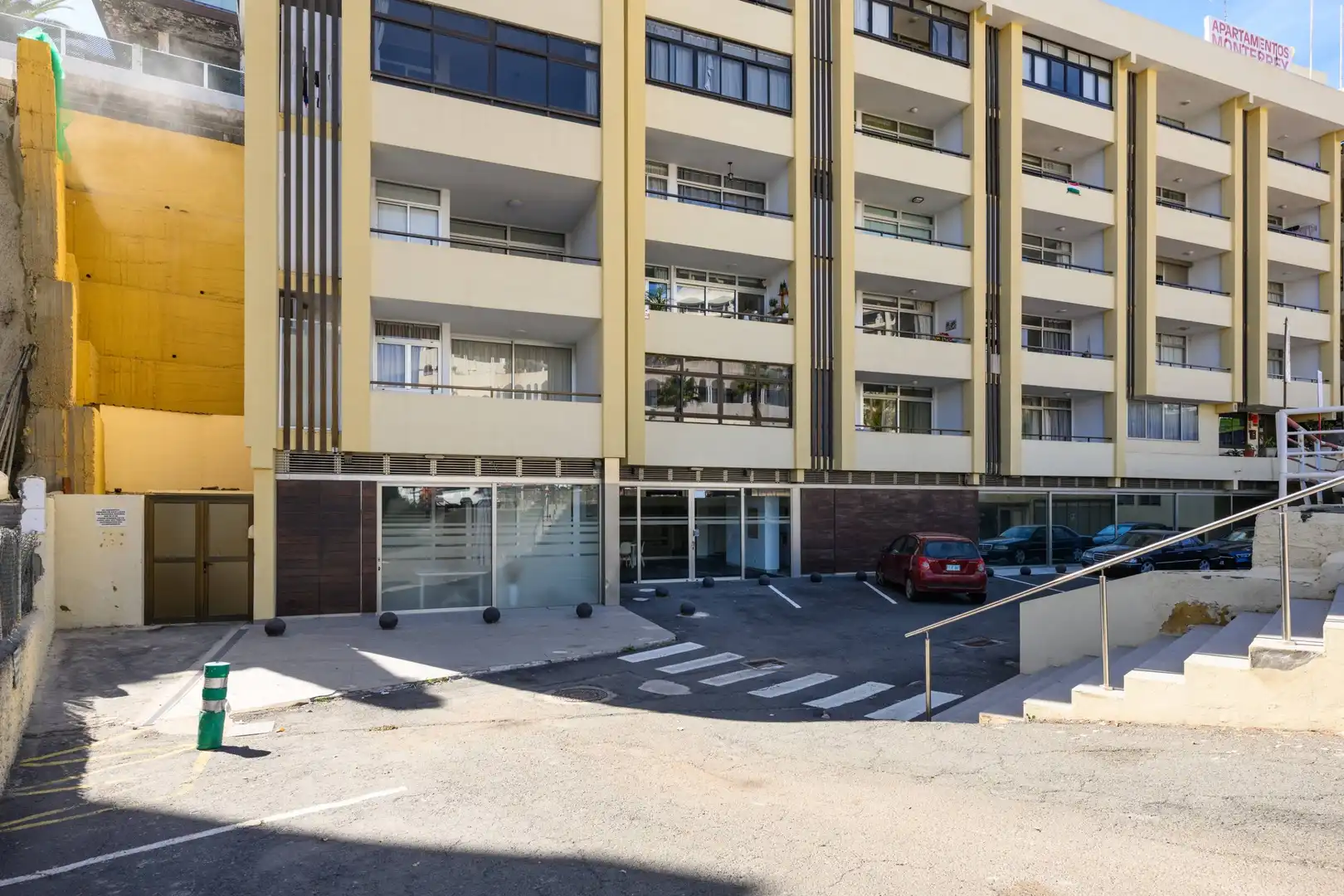 Vista exterior de Local de alquiler en San Bartolomé de Tirajana con Aire acondicionado y Amueblado