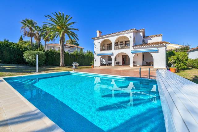 Casa-chalet en Venta en Estepona - Estepona,Atalaya,Calle Nueva Atalaya en Nueva Atalaya
