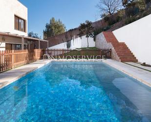 Swimming pool of House or chalet for sale in  Barcelona Capital  with Air Conditioner, Heating and Private garden