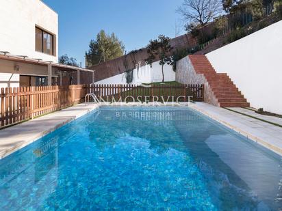 Swimming pool of House or chalet for sale in  Barcelona Capital  with Air Conditioner, Heating and Private garden