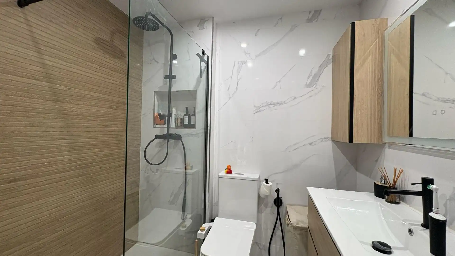 Baño de Piso en venta en Torremolinos con Aire acondicionado, Balcón y Piscina comunitaria