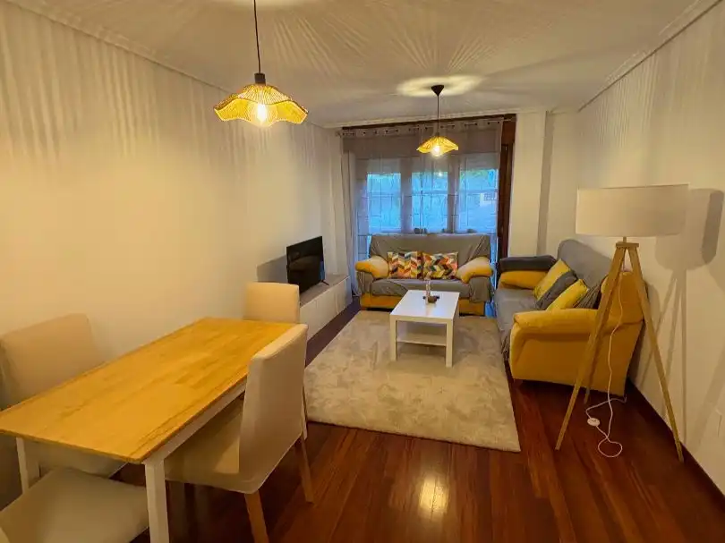 Sala d'estar de Pis de lloguer en Potes amb Parquet, Terrassa i Moblat