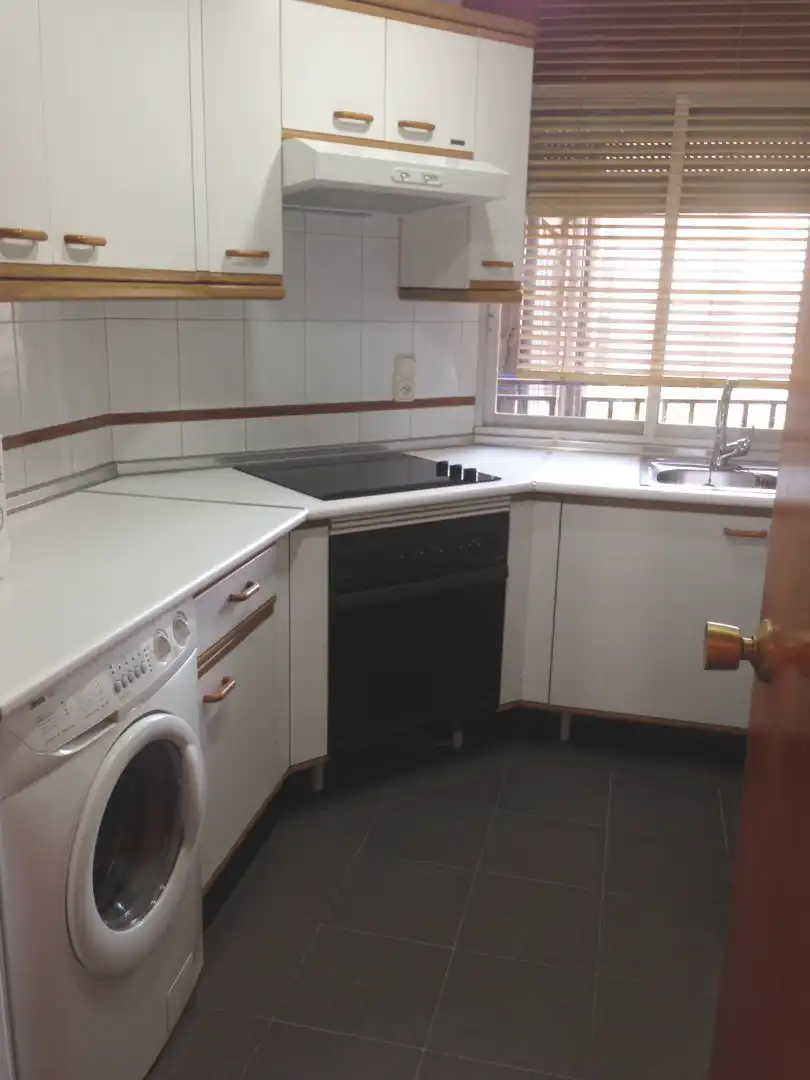 Cocina de Apartamento de alquiler en Zaragoza con Calefacción, Amueblado y Horno