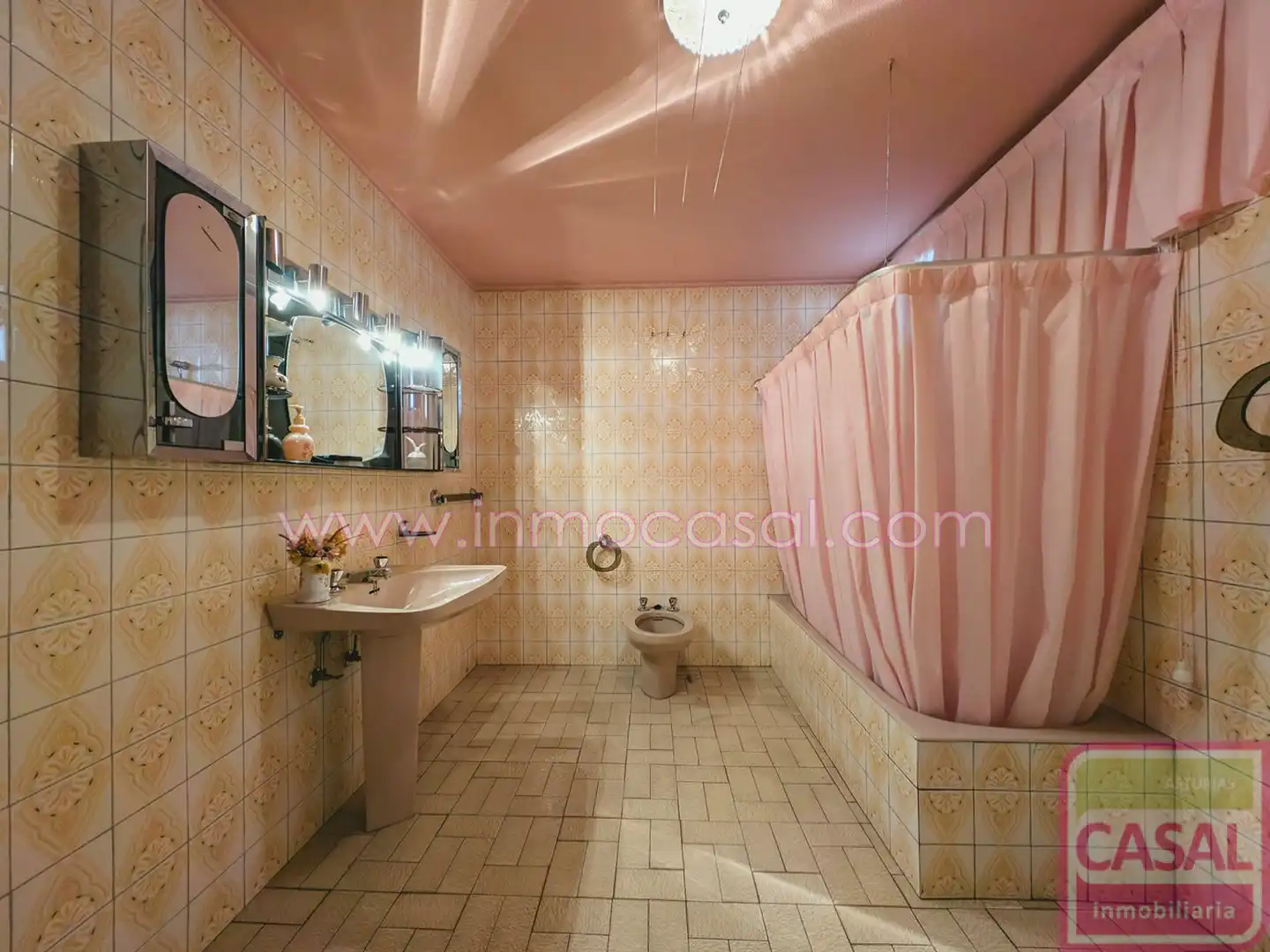 Bathroom of Flat for sale in Langreo  with Heating